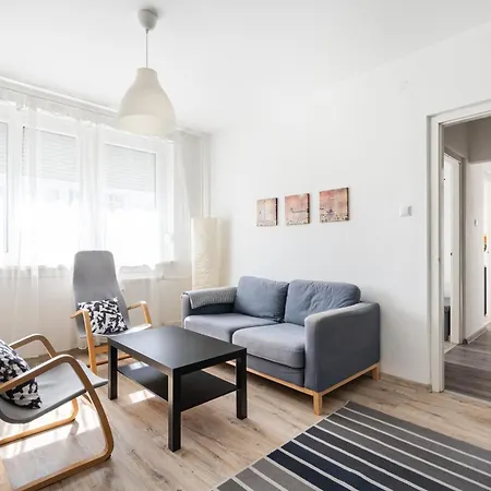 Lunar Διαμέρισμα *